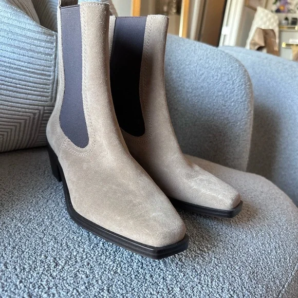 NEW!!! Nordstrom Clemens Chelsea Boot - Picture 1 of 8